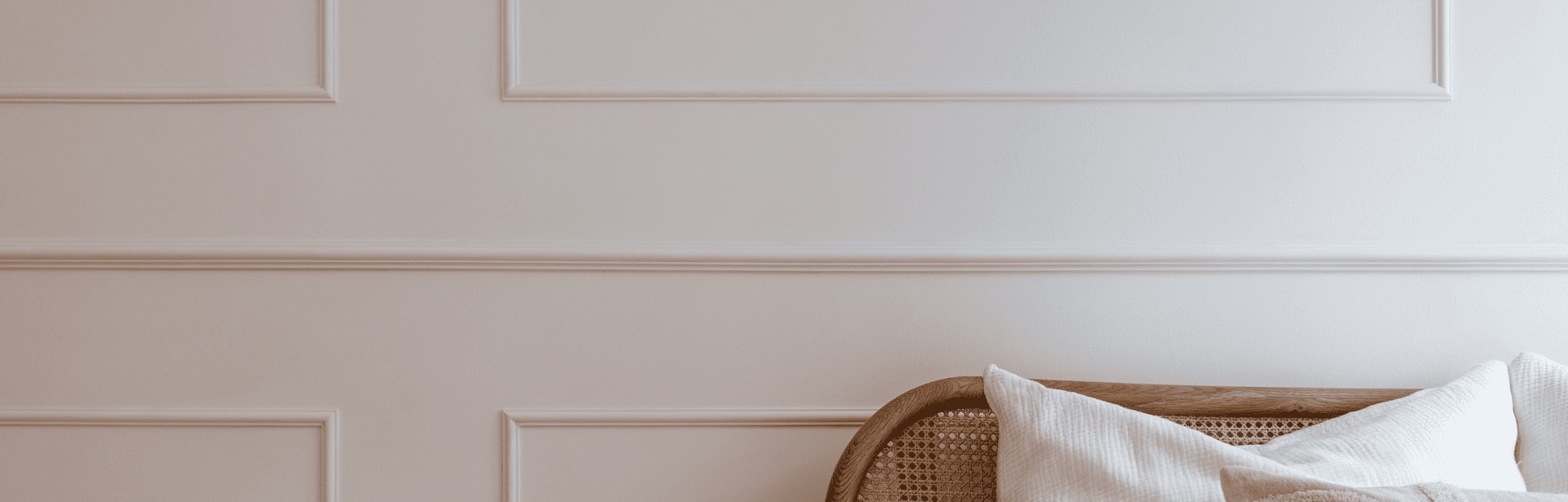 UK Home Interiors decorative wall panel moulding in a traditional interior setting.
